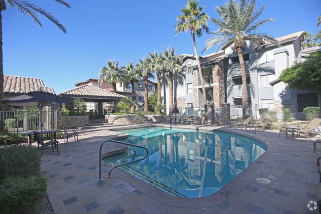 The Dakota At Camelback - The Dakota At Camelback Apartments