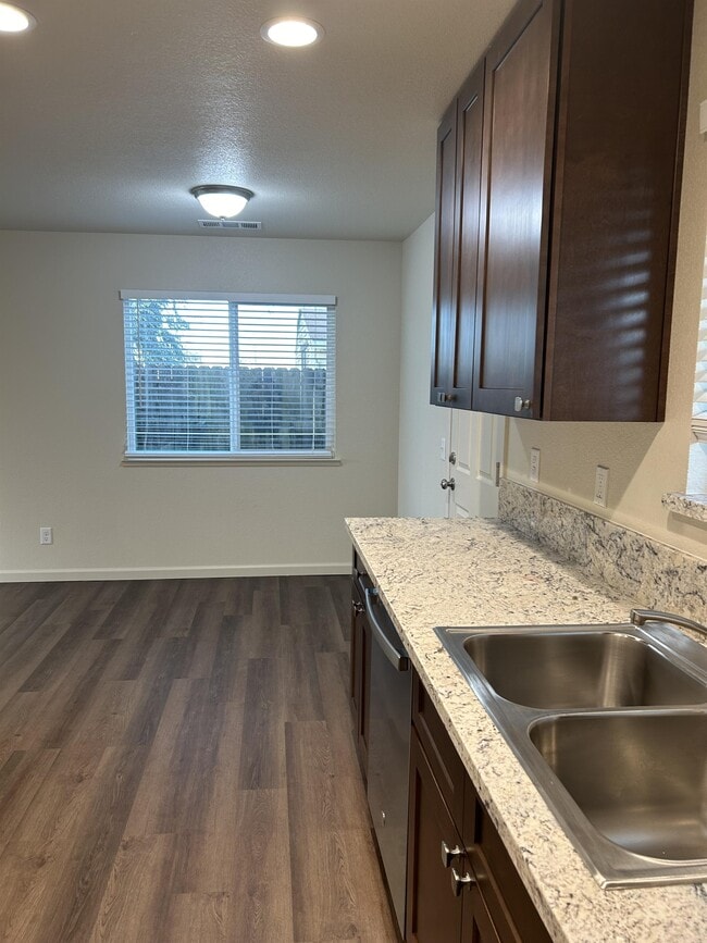 Photo - 331 C St