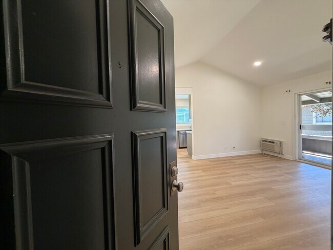 170 Streamwood Unit 1-Bedroom