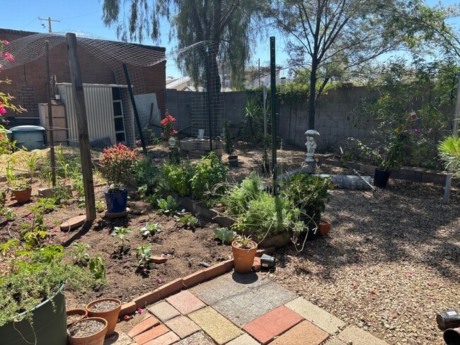 Photo - 725 W Pierce St