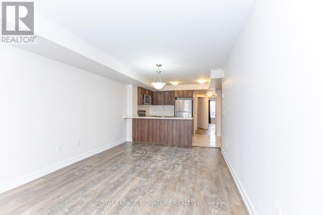 Photo - 20 Westmeath Ln