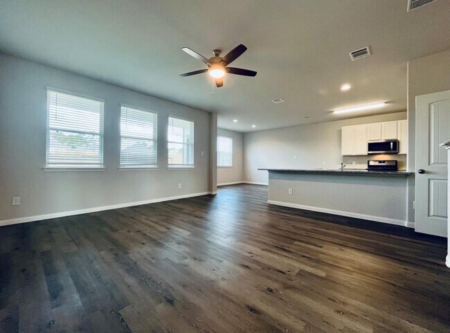 Photo - 4807 Blue Jacaranda Wy