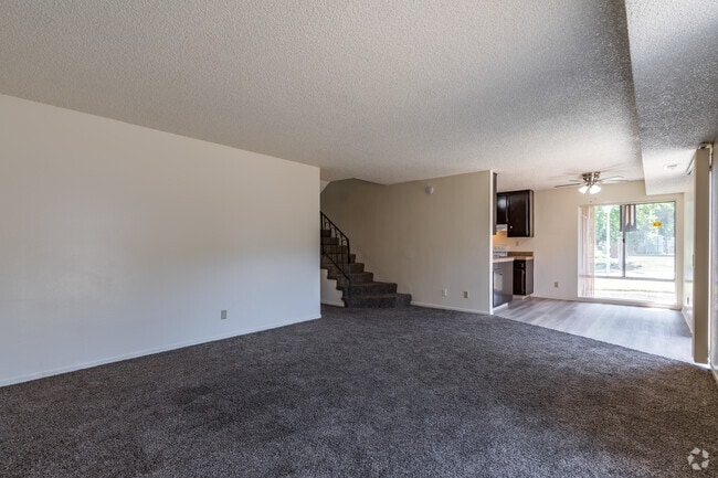 3 habitaciones, 1,5 baños - 130 m² - Sala de estar - South Park Village Apartments