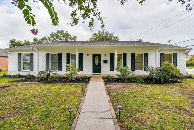 Building Photo - 4947 Cheena Dr Rental