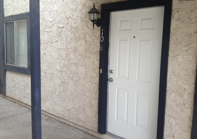 Building Photo - 700 W University Dr Rental