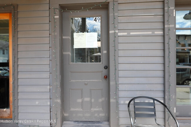 49 Main St