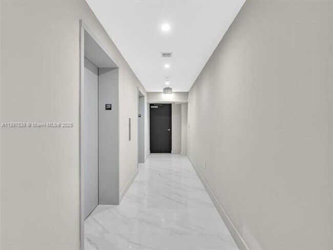 Photo - 700 NE 24th St Unit 700 NE 24th St  3303