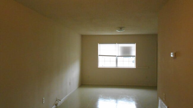 Photo - 112 Omega St