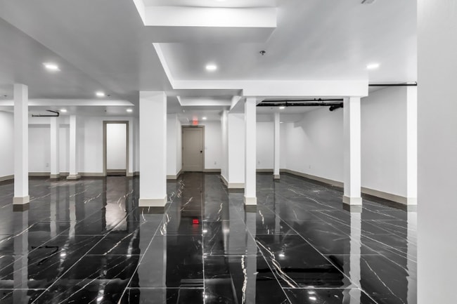 Photo - 2 Charles St