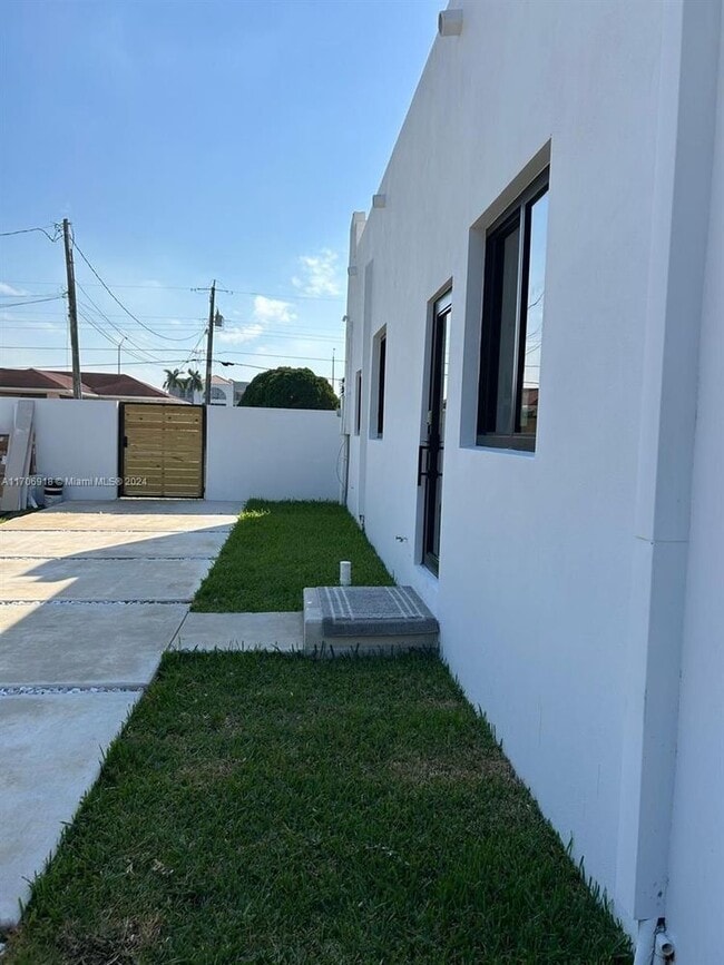 Building Photo - 8311 Grand Canal Dr Unit A-A Rental