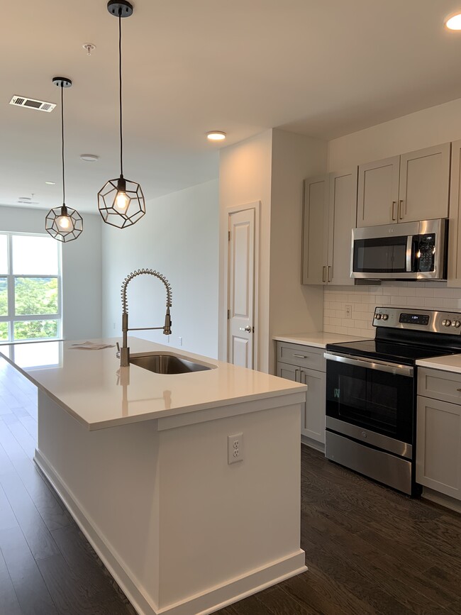 Building Photo - 1677 54th Ave N Unit Silo West #407