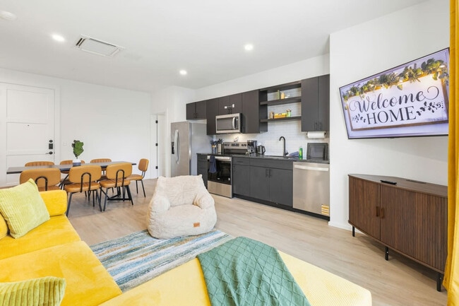 Photo - 596 W 9th St Unidad SI ID1603424P