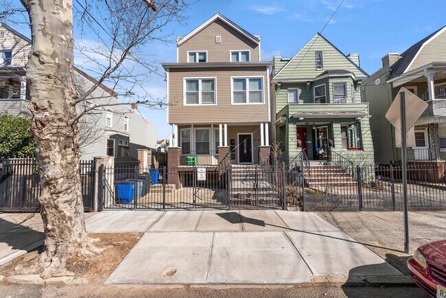 Photo - 58 Wegman Pkwy Unit 2