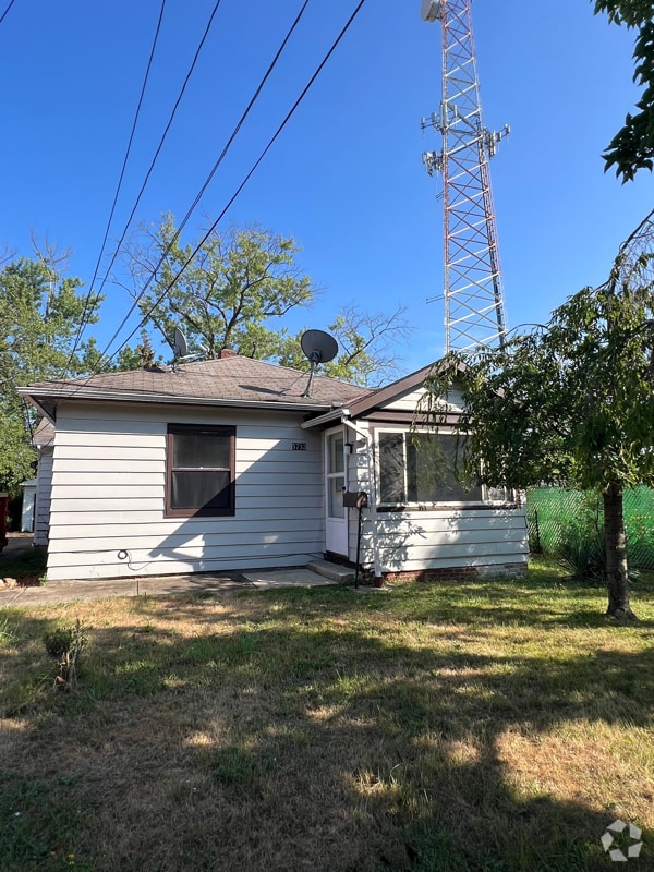 Building Photo - 5733 Longwood Ave Rental