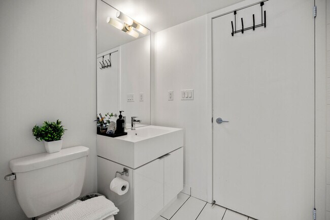 Photo - 21 Iceboat Terr Unit SI ID1521030P