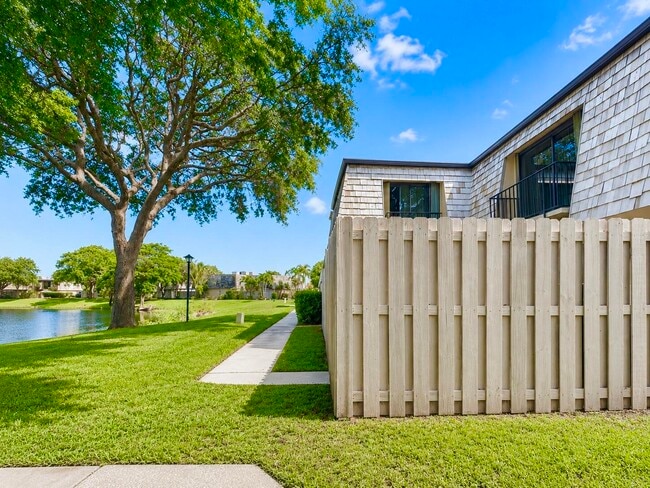 Building Photo - 331 Lake Arbor Dr