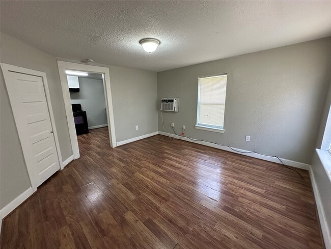 Photo - 4201 Chapman St