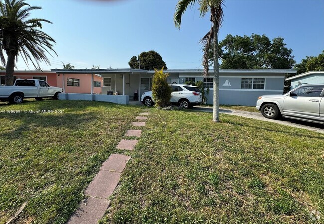 Building Photo - 511 NE 172nd St Rental