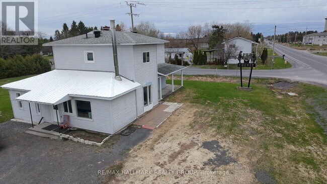 Photo - 612 Russell Rd