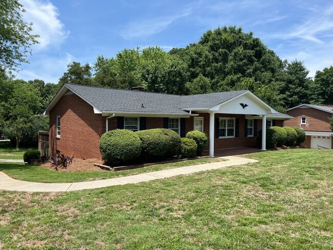 Building Photo - Spacious 4-Bedroom 3-Bathroom Brick Home in Arcadia Area