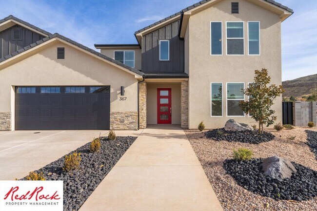 Photo - 7 Bedroom Home with 5 Car Garage