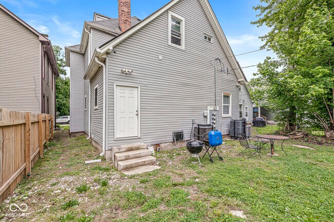 Photo - 2345 N Kenwood Ave Unit B