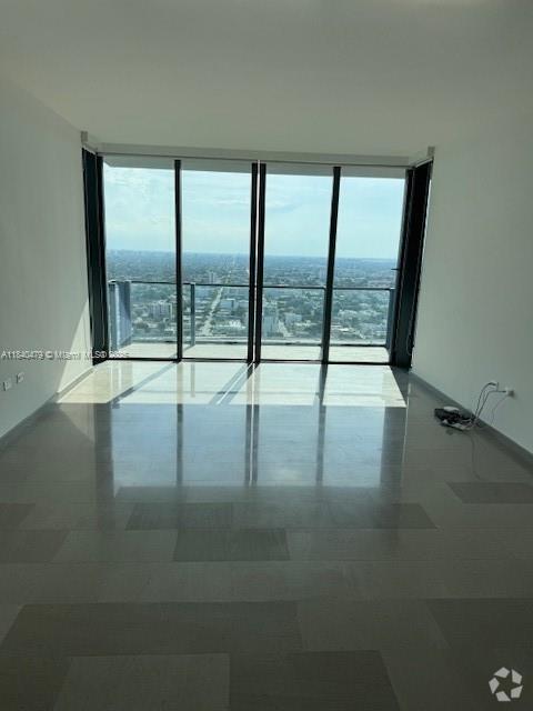 Building Photo - 88 SW 7th St Unit 3104 Rental