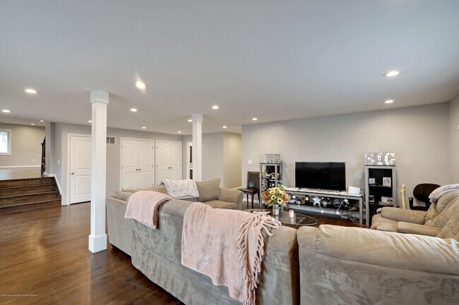 Photo - 181 Larchwood Ave