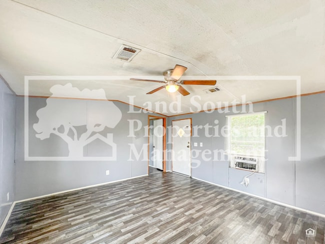 Photo - 425 Longfellow Blvd