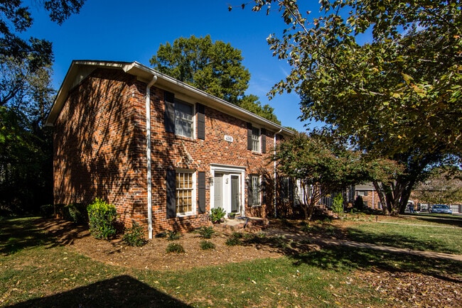 Photo - Charming 2BD/1BA Townhouse at Cotswold!