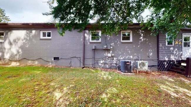 Photo - 423 Crest Rd