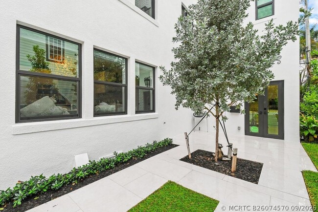 226 Oleander Ave