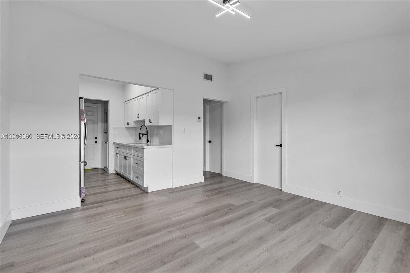 Photo - 2195 W 5th Ave
