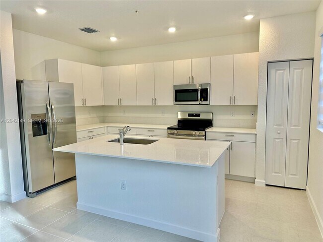 Photo - 114 SW 184th Ave