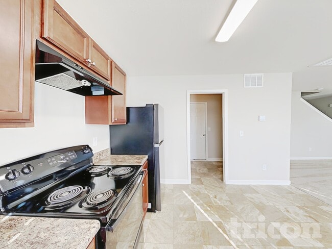 Photo - 325 Emilies Crossing Way