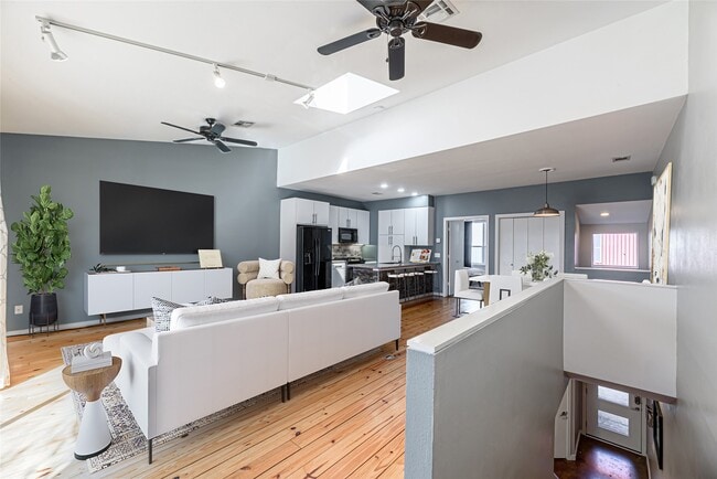 Photo - 3 N Ennis St