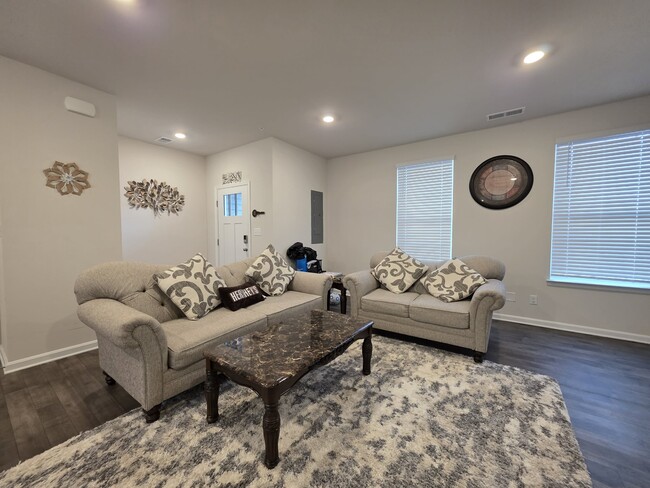 Photo - 407 Stream Valley Ct