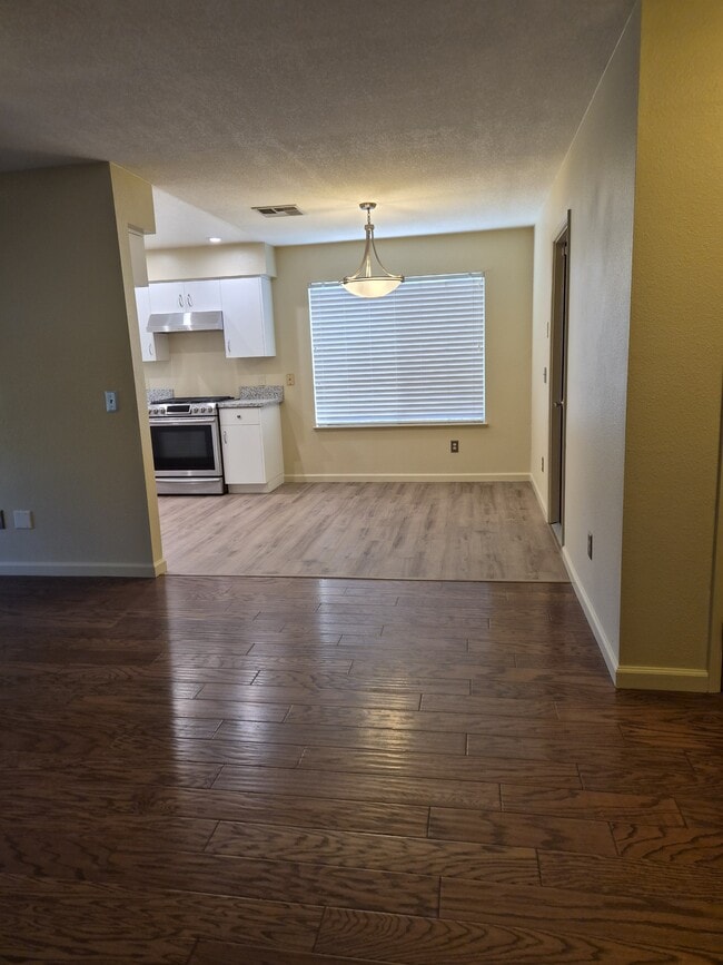 Photo - 376 E Sycamore Ave