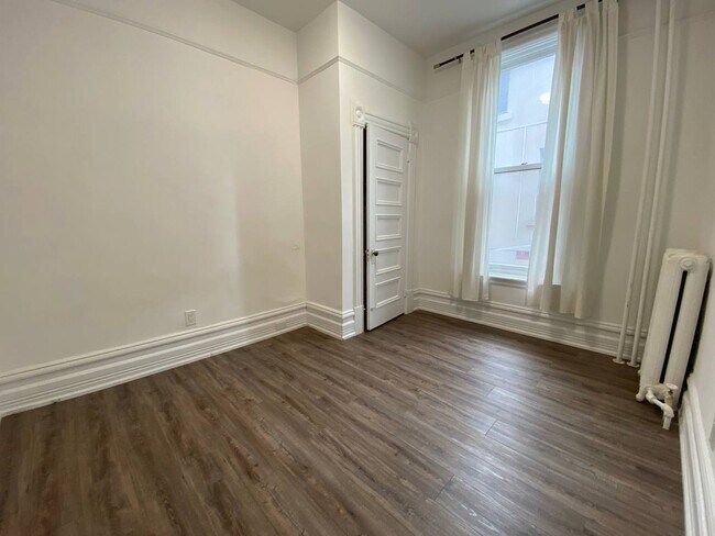 Photo - 455 Besserer St