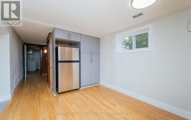 Photo - 263 Hounslow Ave