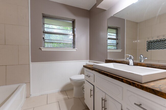 Photo - Charming 5 Bedroom House