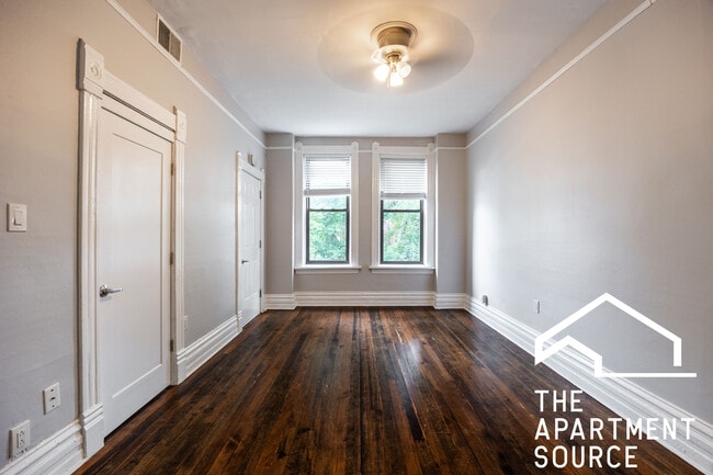 Building Photo - 2031 W Moffat St Unit 2 Rental