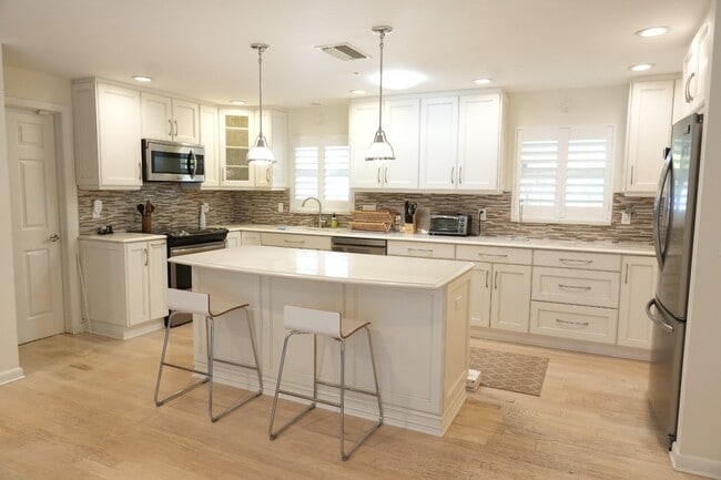 Photo - 2412 Clematis St