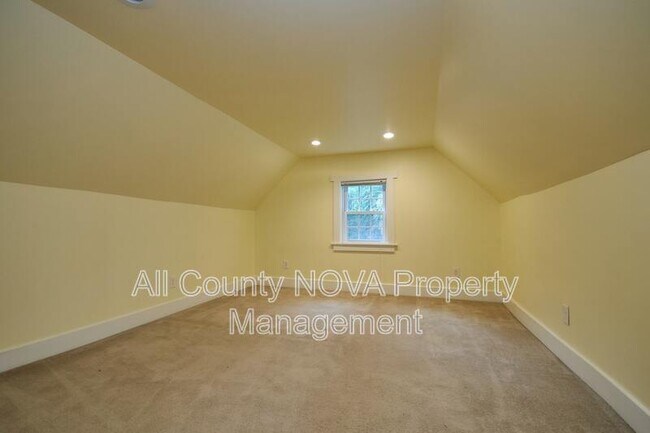 Photo - 4019 Oxford St