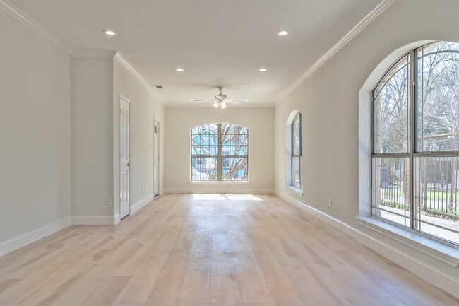 Fully Updated 1910 Craftsman in Mount Auburn | 3BD/2BA Near Lakewood