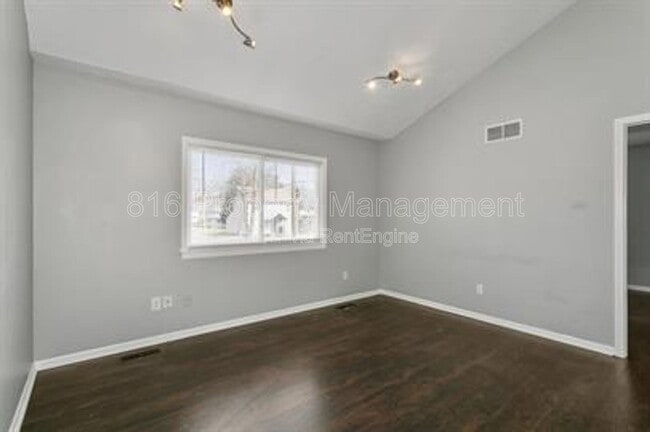 Photo - 1229 W Hayward Ave Unidad A