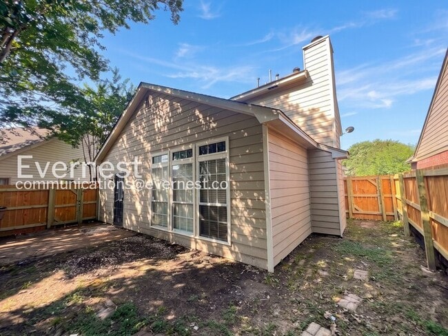 Building Photo - 7900 Hunter's Crossing