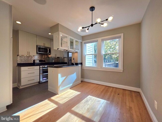 Photo - 527 E Nelson Ave