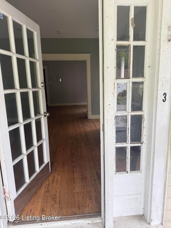 Building Photo - 112 E Woodlawn Ave Unit 3