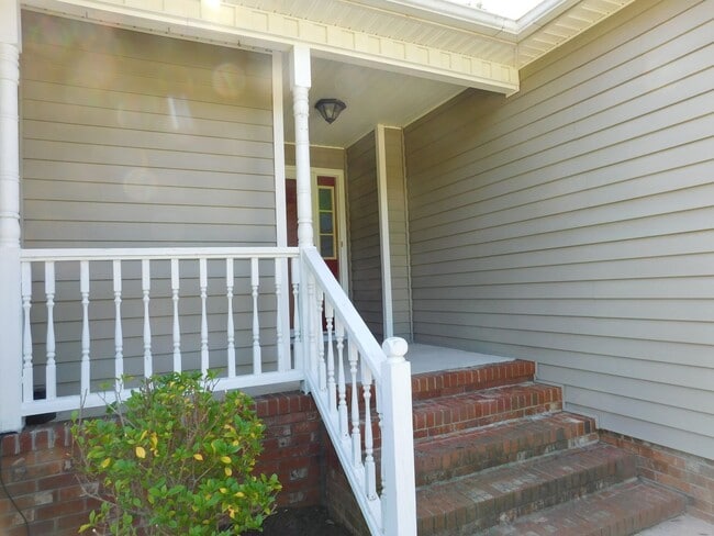 Photo - 305 Gibbs Rd